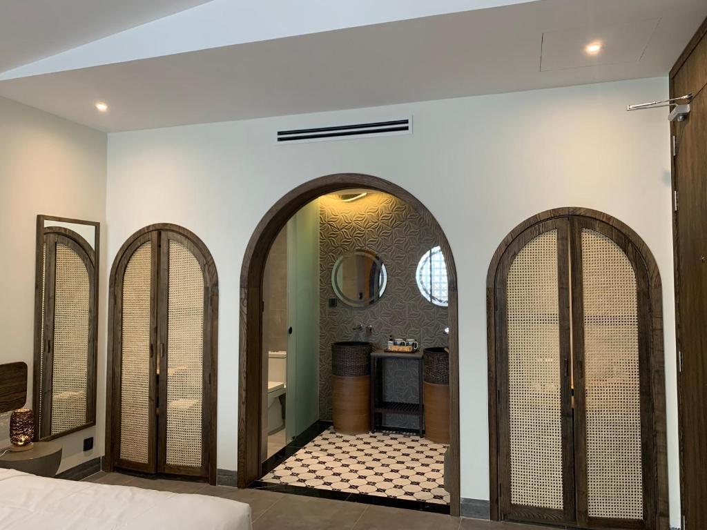 Khách sạn The Mystery: Vị trí, tiện ích, review, giá bán và kinh nghiệm đặt phòng