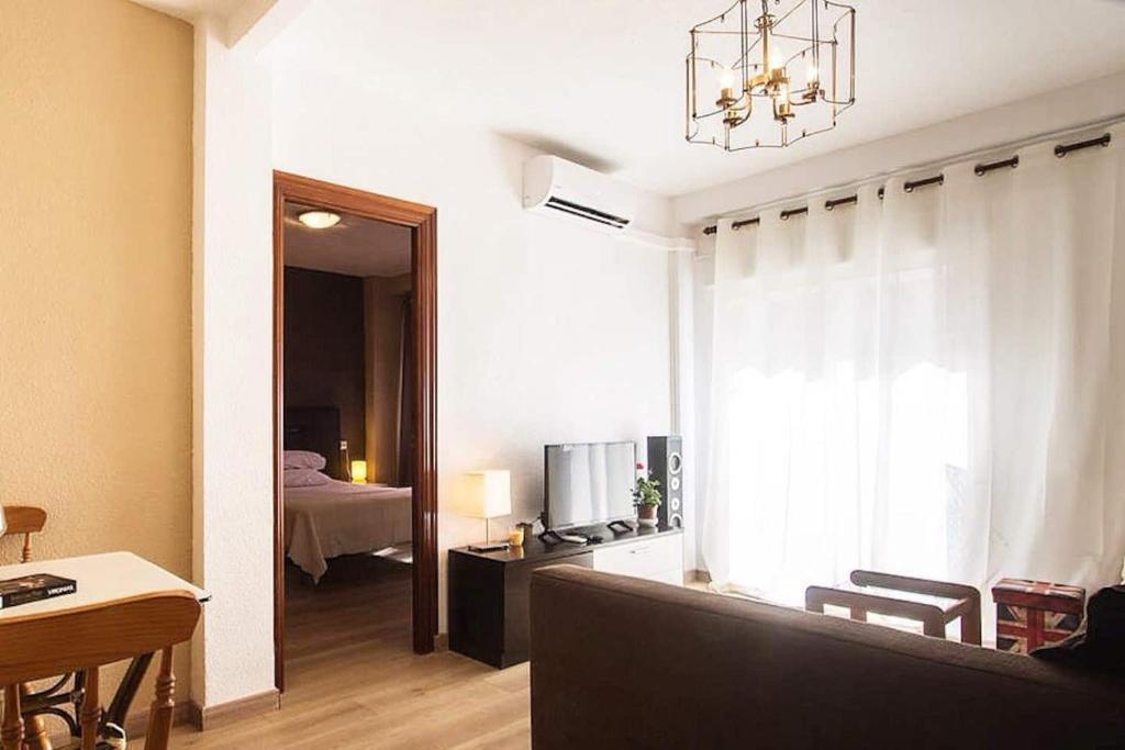 COSY 3 BED APT 200m FROM BEACH WiFi - 2