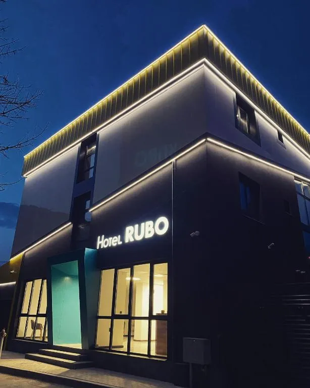 RUBO Hotel，位于舒门的酒店