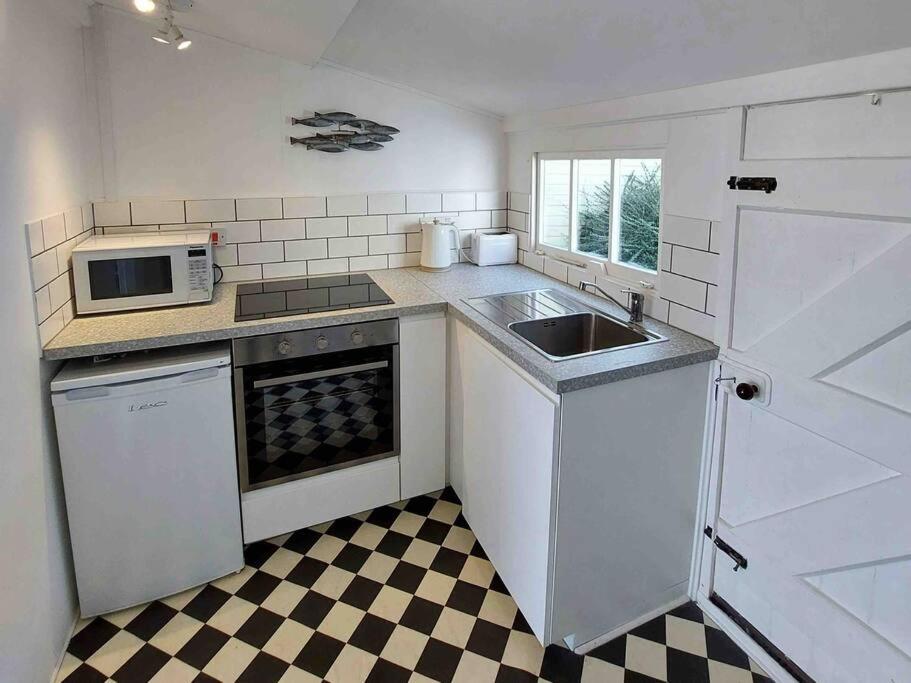 Sea Forever Chalet, Lyme Regis photo 3