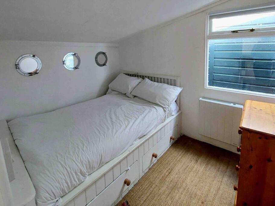 Sea Forever Chalet, Lyme Regis photo 8