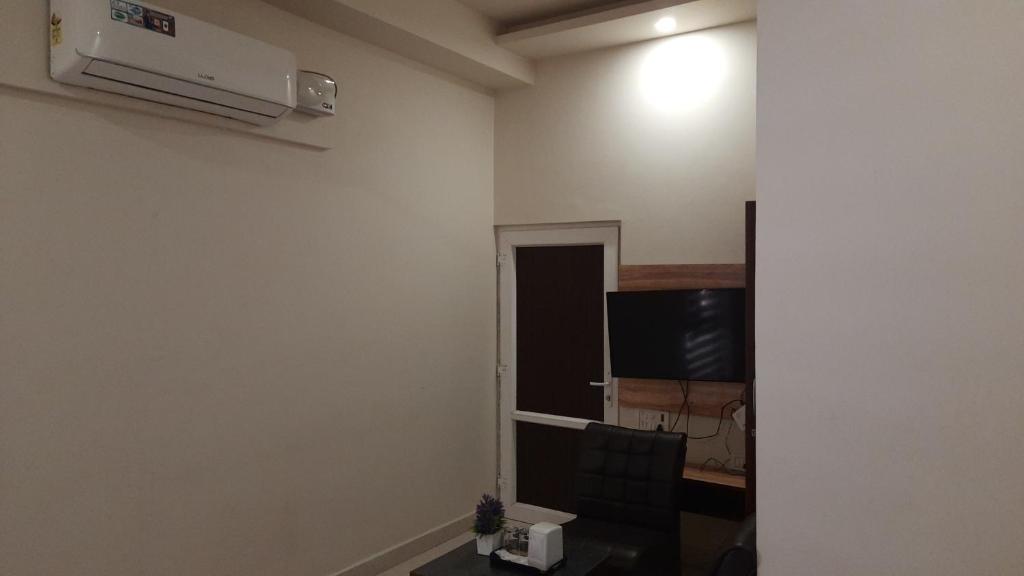 Hotel Ventures Inn photo