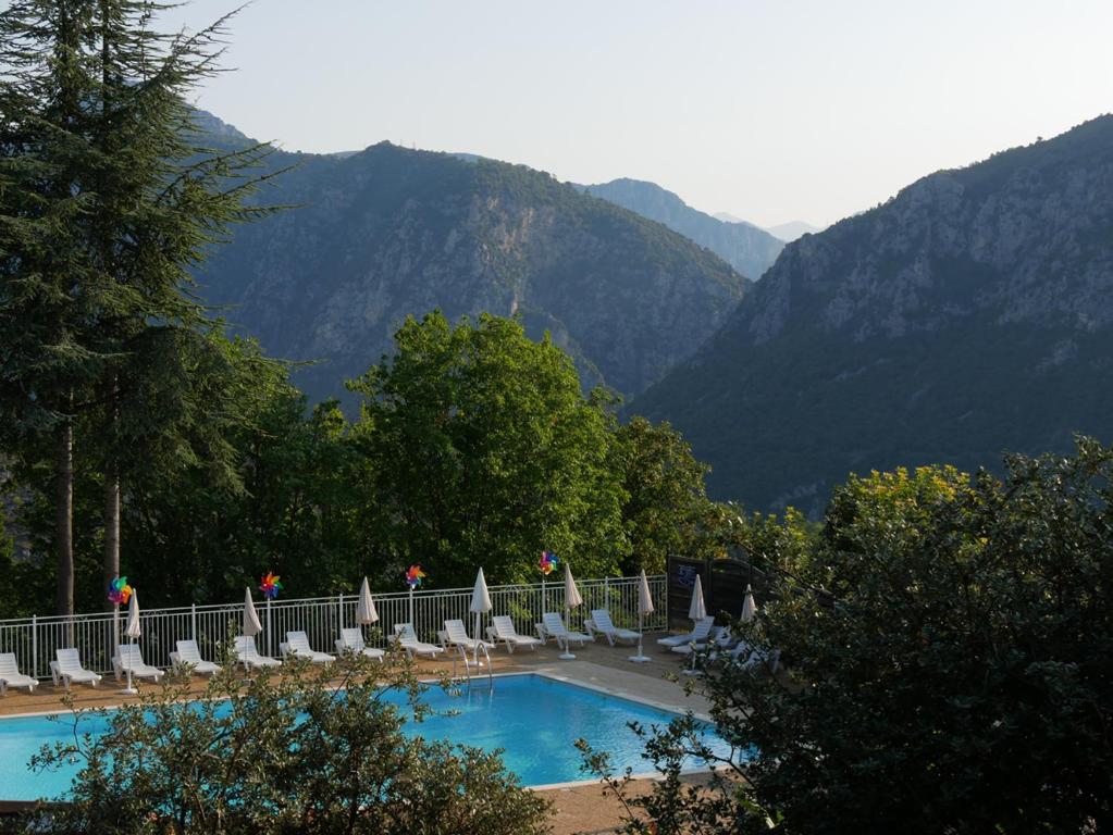 ULVF Le Domaine de l'Olivaie — Hotel in Roquesteron