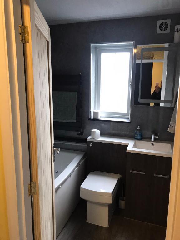 Double Room next to Burnham Elizabeth Line Station photo