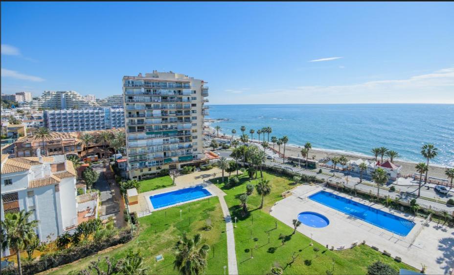 Apartamento en Benalmádena, primera línea de playa - 1