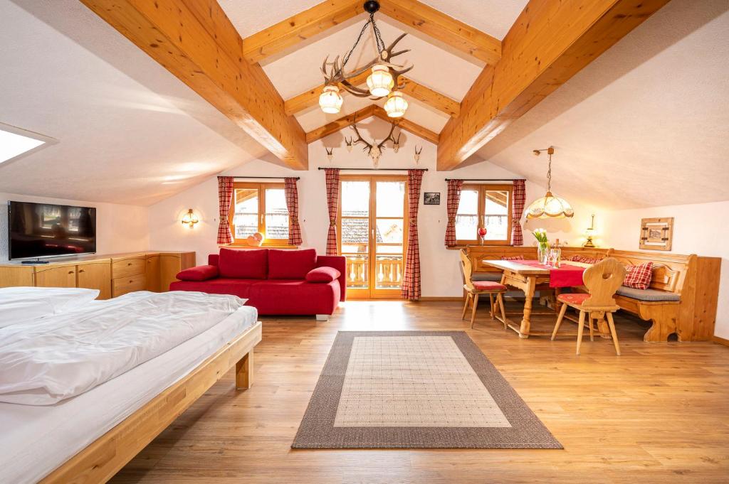 Alphirt Ferienwohnungen — Hotel in Fischen im Allgau