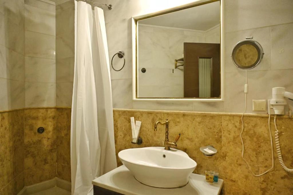 New Times Home & Hotels Near Metro Station Athens Center photo