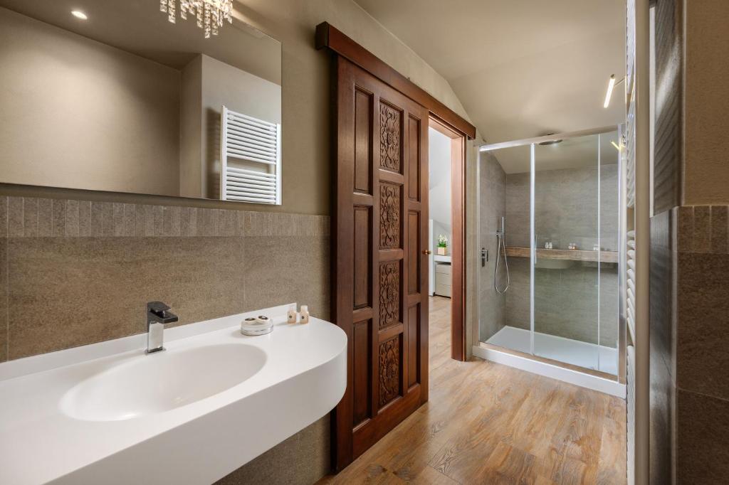Hotel Royal Victoria, by R Collection Hotels — Hotel rooms in Varenna, Lombardy