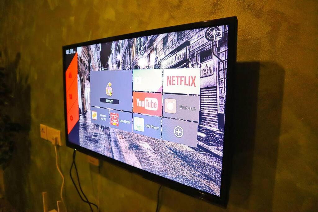 HA2017, CYBERJAYA, Netflix, Wifi, Free Parking, 3030 photo