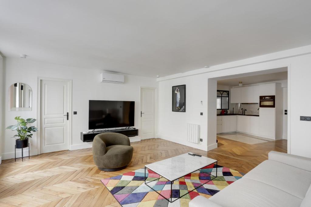 Apartments in the heart of Paris in Sentier - 4