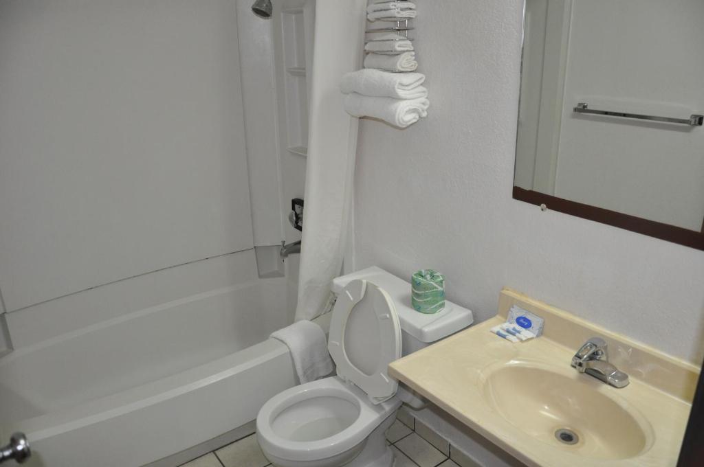 Heritage Inn photo