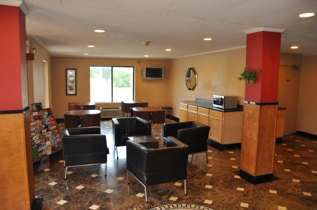 Heritage Inn photo