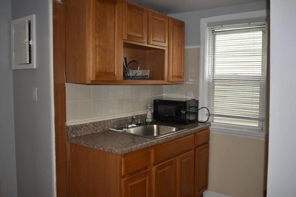 Bright Airy 2 Bedroom Entire House Near LGA photo