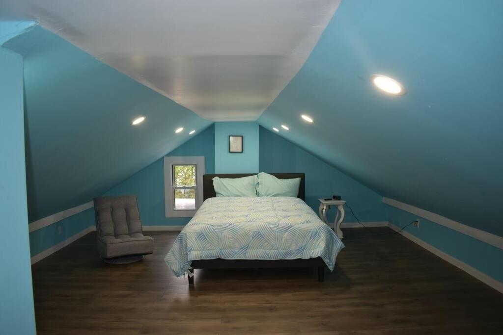 Bright Airy 2 Bedroom Entire House Near LGA photo