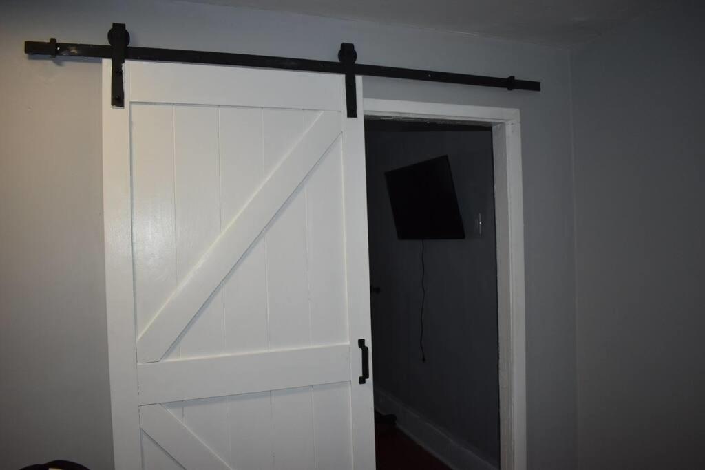 Bright Airy 2 Bedroom Entire House Near LGA photo