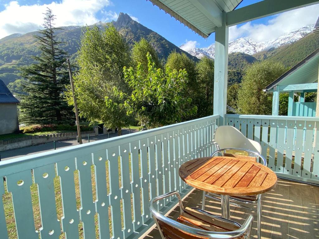 Joli chalet 60m2 proche du centre. parking. balcon - 2
