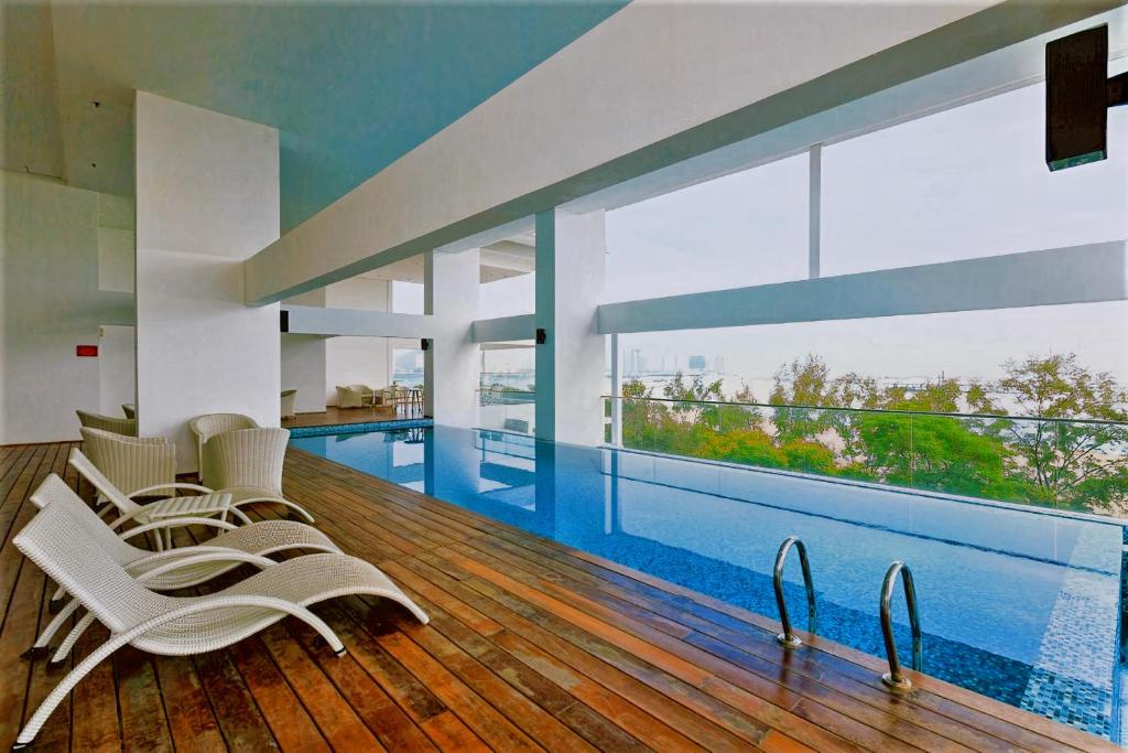 Sunrise Gurney Premium Executive City/Seafront suite - Penang photo