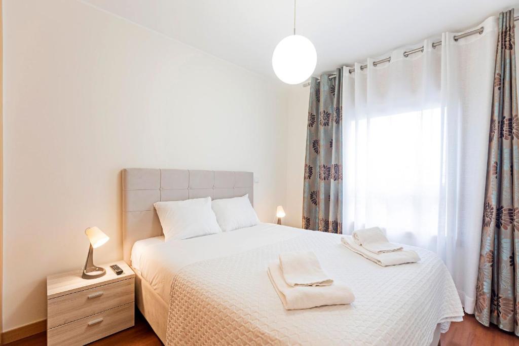 2BR Flat by Metro w/ Free Parking by LovelyStay, Vila Nova de Gaia