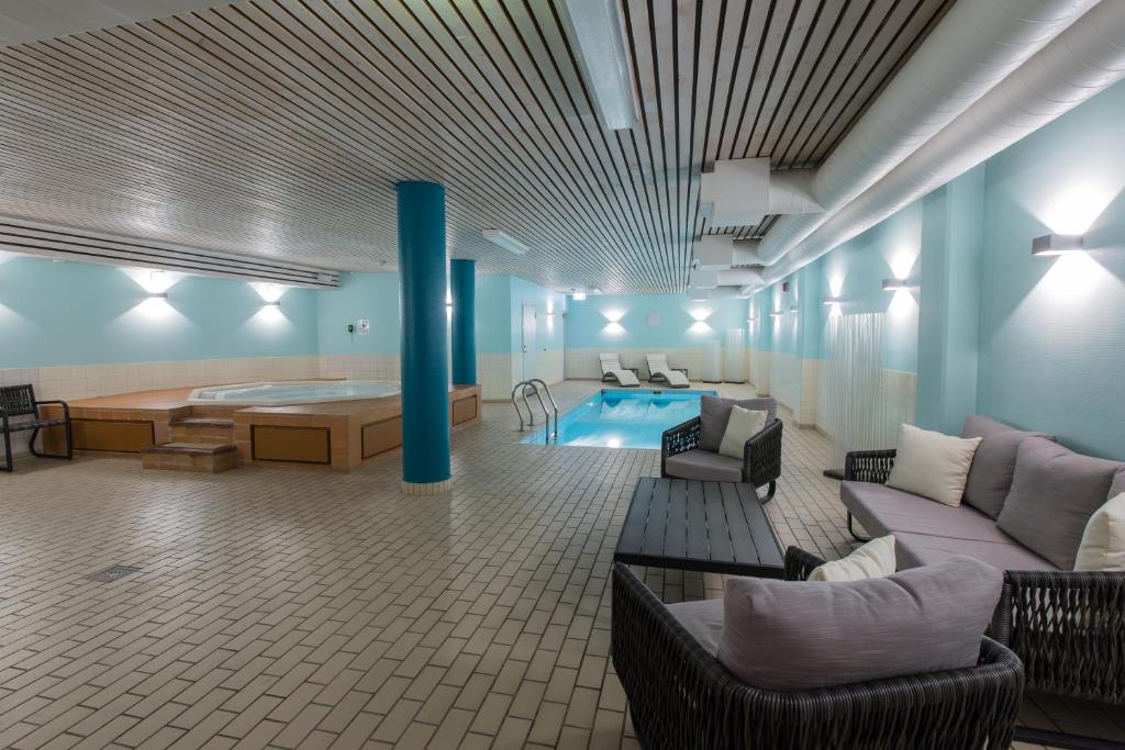 Quality Hotel Royal Corner 수영장
