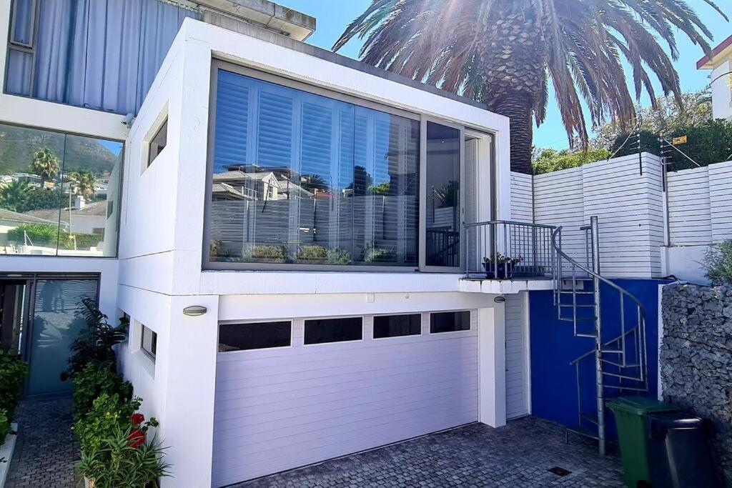 Luxury living in Camps Bay - Bachelor studio photo
