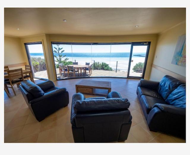 Cliff House Beachfront Villas photo