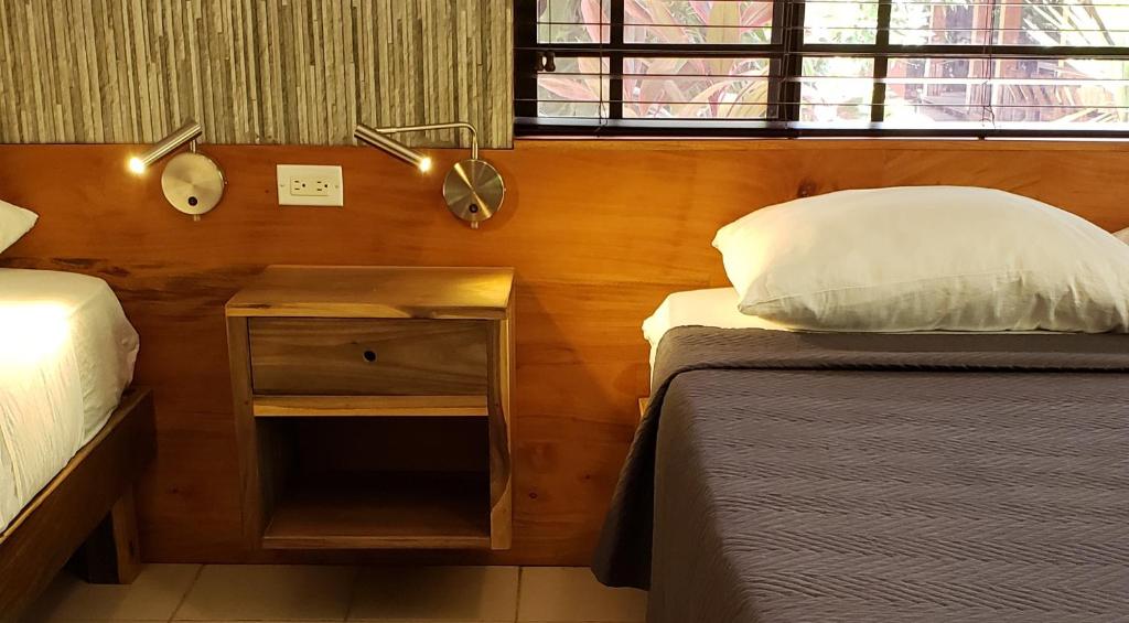 Sunrise Club Hotel — Hotel rooms in Negril