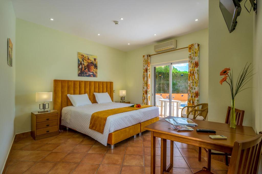 Canavial I & II Apartamentos — Hotel rooms in Lagos, Faro