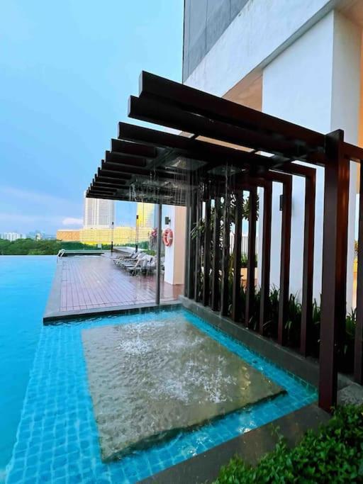B0812 South Key Mosaic Midvalley KSL SGCIQ 2Bedroom NETFLIX!! By STAY photo