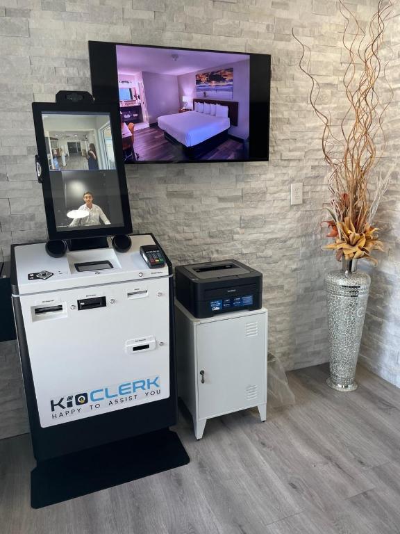 Days Inn by Wyndham Port Charlotte/Punta Gorda photo
