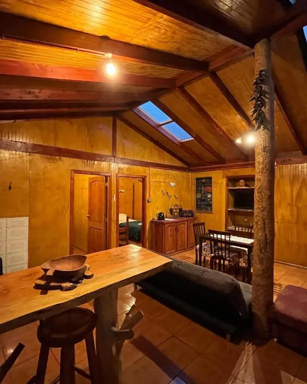 Cabaña Antu-Meli, Liquiñe, hotel in Liquiñe