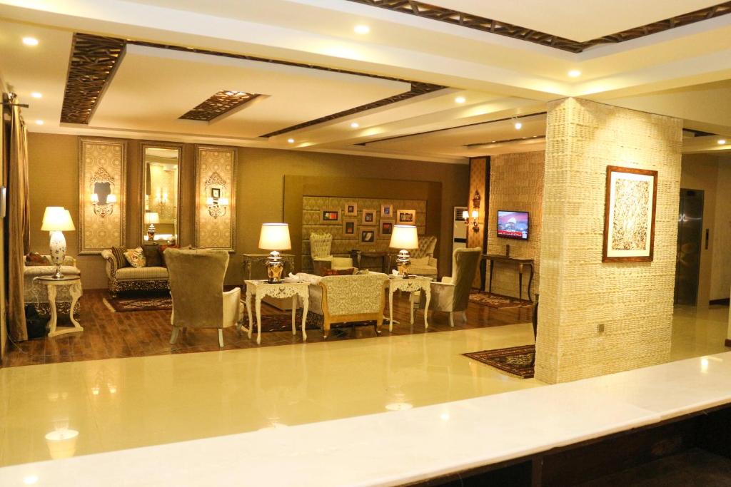 Shelton Rezidor Swat