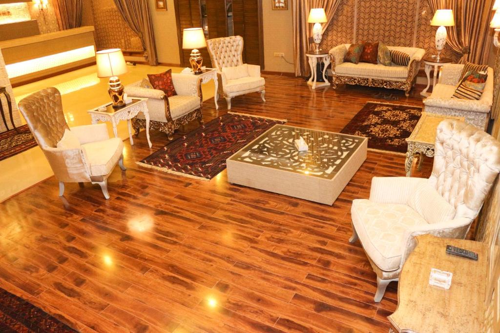 Shelton Rezidor Swat