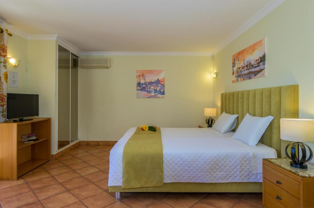 Canavial I & II Apartamentos — Hotel rooms in Lagos, Faro