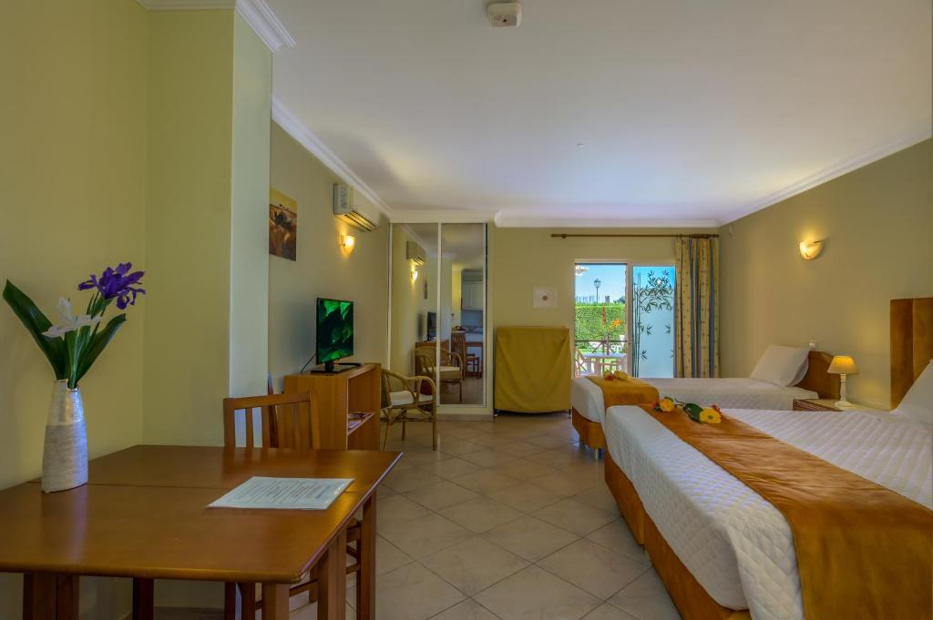 Canavial I & II Apartamentos — Hotel rooms in Lagos, Faro