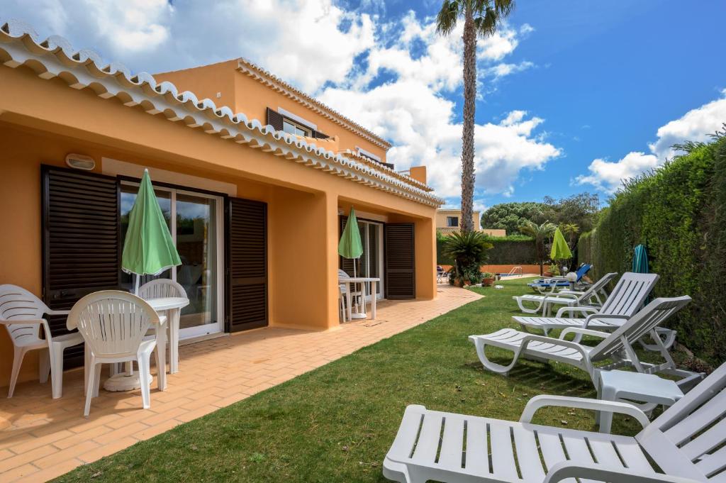 Canavial I & II Apartamentos — Hotel building in Lagos, Faro