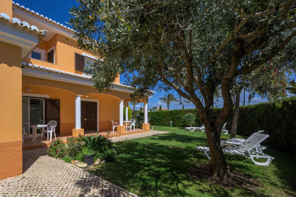 Canavial I & II Apartamentos — Hotel building in Lagos, Faro