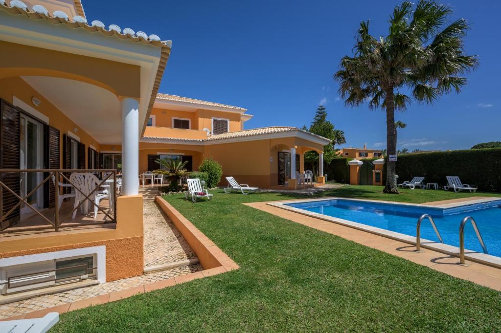 Canavial I & II Apartamentos — Swimming pool in Lagos, Faro