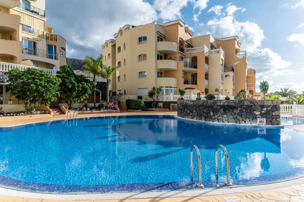 Tropical Holiday Apartment - 3