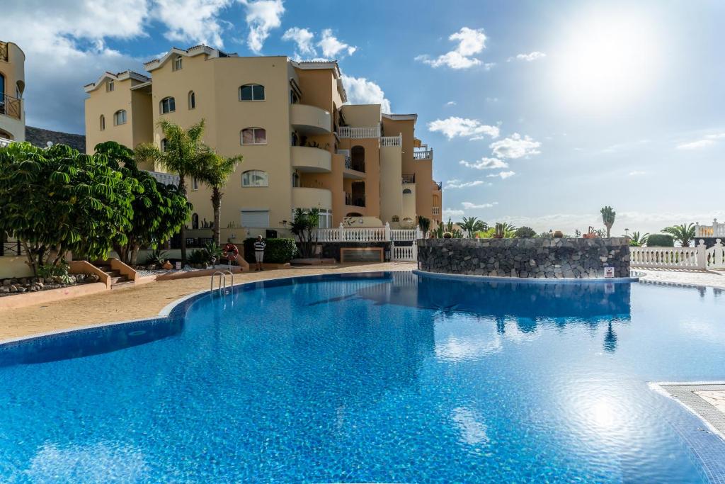 Tropical Holiday Apartment - 4
