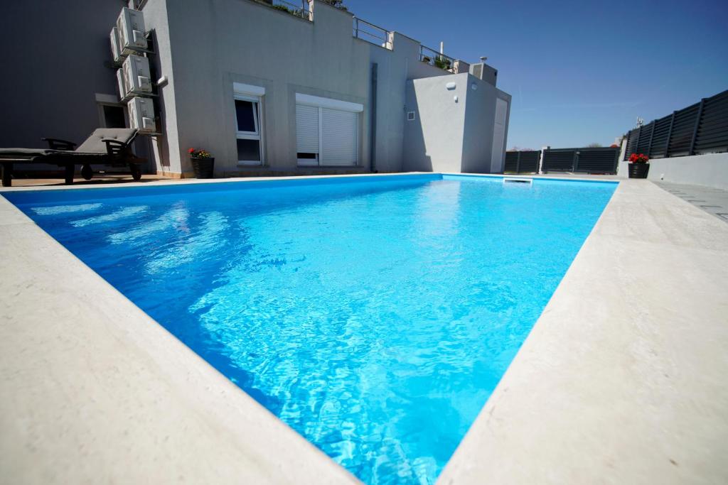 Apartments Lulic — Hotel in Zadar