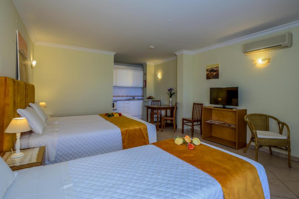 Canavial I & II Apartamentos — Hotel rooms in Lagos, Faro