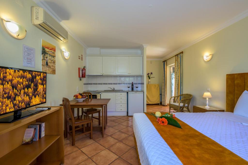 Canavial I & II Apartamentos — Hotel rooms in Lagos, Faro
