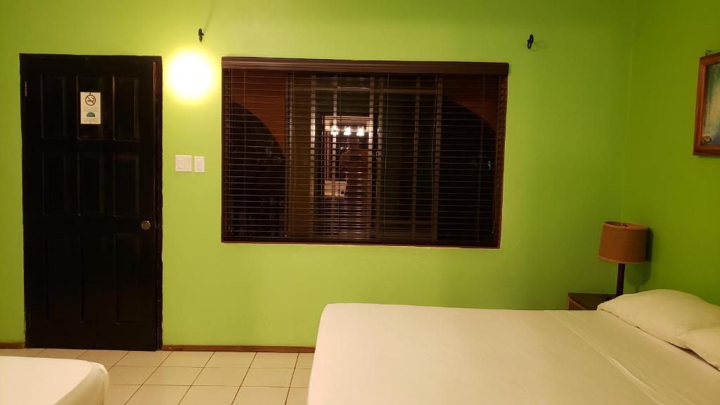 Sunrise Club Hotel — Hotel rooms in Negril