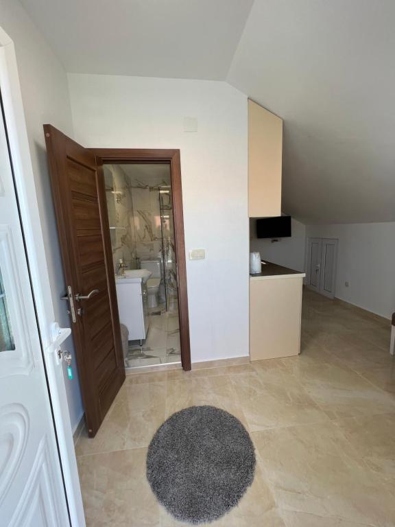 Venice Apartments - 5
