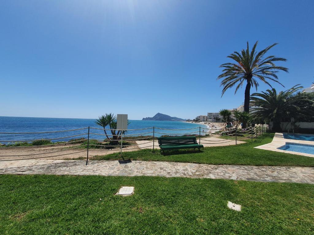 SOLETE - Apartamento con vistas, acceso directo al mar, piscina y parking by Redi - 5