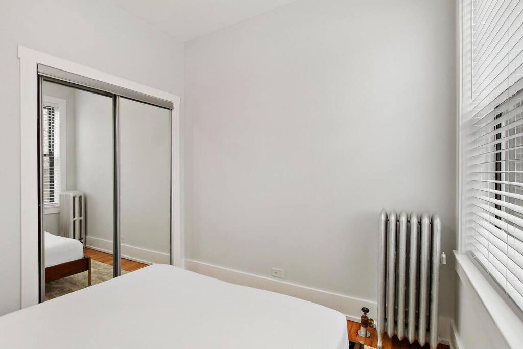 2BR Enticing Apt in Chicago near Restaurants - Belmont A2 A4 rep, Chicago