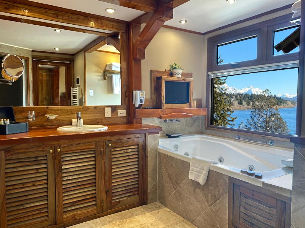 Bathroom, Charming Luxury Lodge & Private Spa in San Carlos de Bariloche
