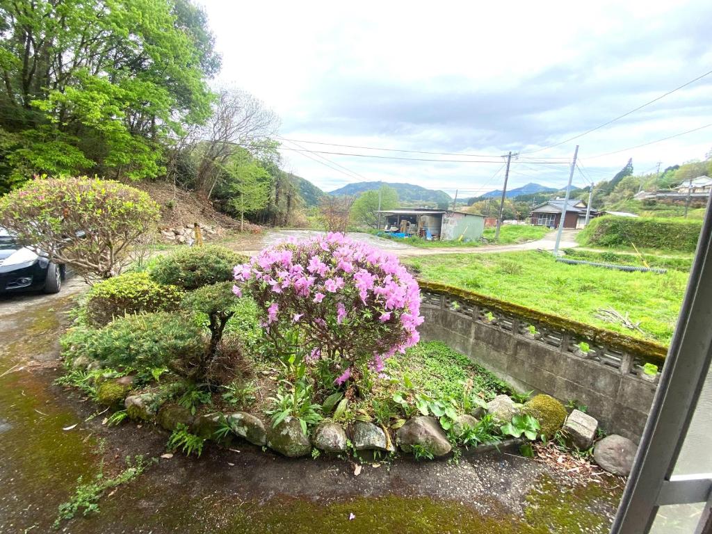 鉄道と山の見える家 photo