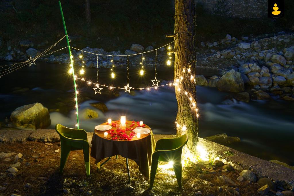 LivingStone Backwater Resort Tirthan Valley photo