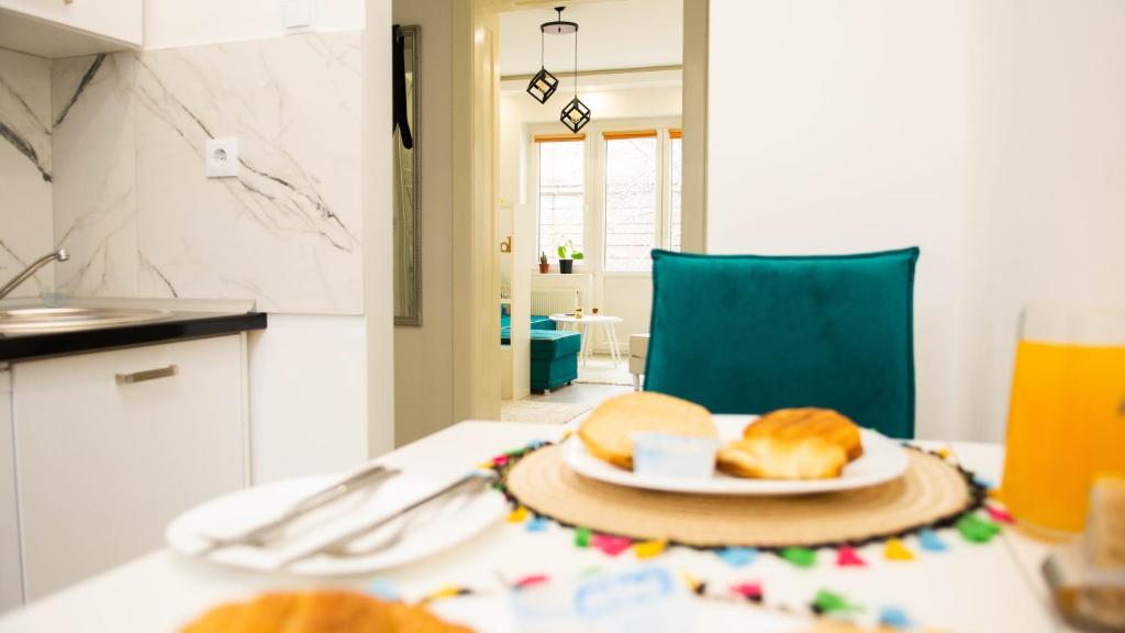Cute and Sunny Studio - Central Location photo
